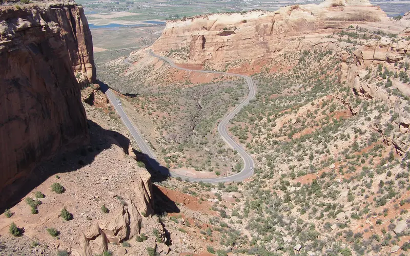 Looking down from canyon rim at a portion of the historic Rim Rock Drive