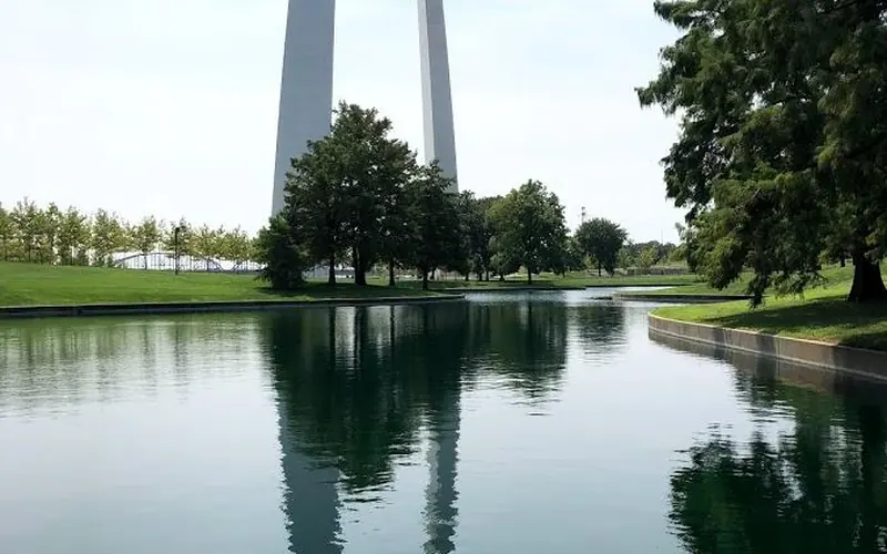 The Gateway Arch reflected in the waters of of the north pond