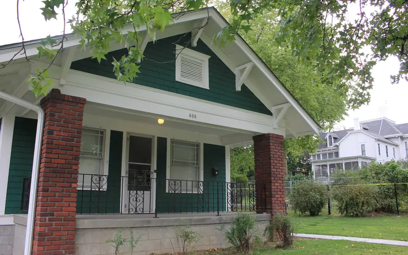The George Wallace home with the Truman home in the background.