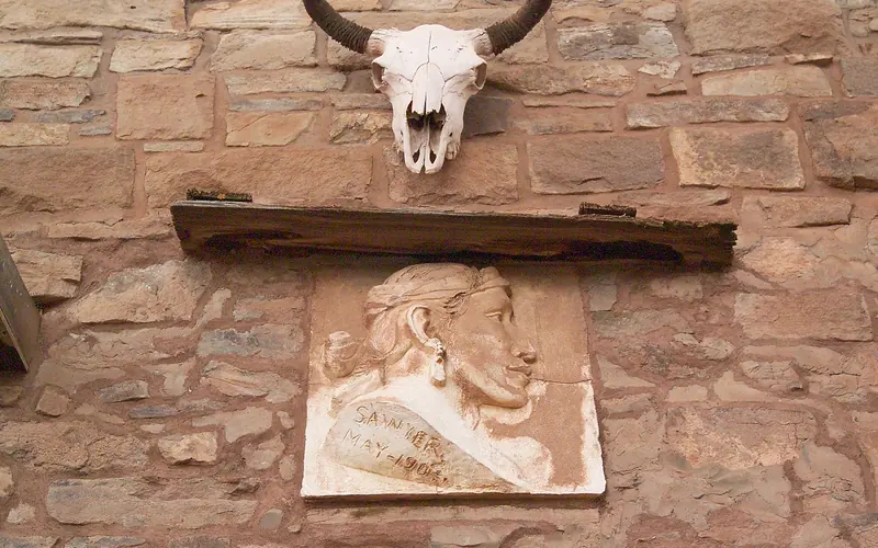 Steer skull greets visitors.
