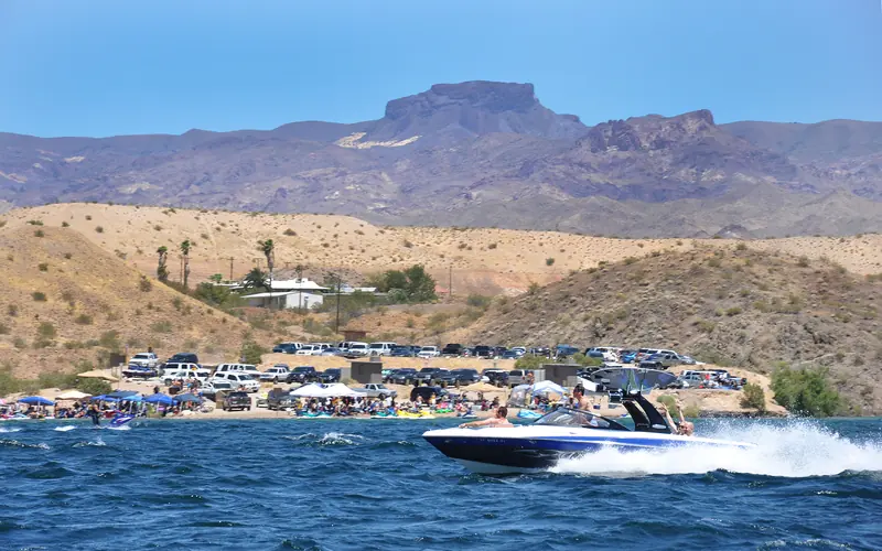 power boaters on Lake Mead