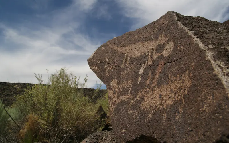 Petroglyph of a small mammal along the Mesa Point Trail in Boca Negra Canyon.